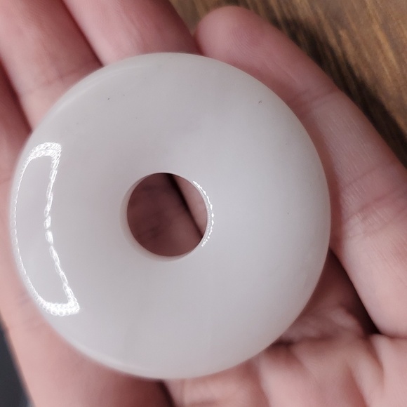P102‎ milky jade donut pendant - Picture 2 of 3